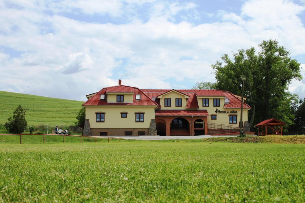 Penzion U Sklepu Hovorany Экстерьер фото