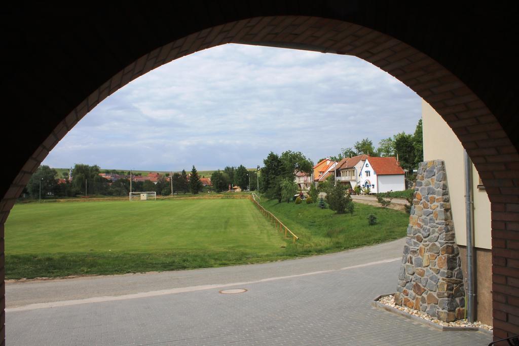 Отель Penzion U Sklepu Hovorany Экстерьер фото